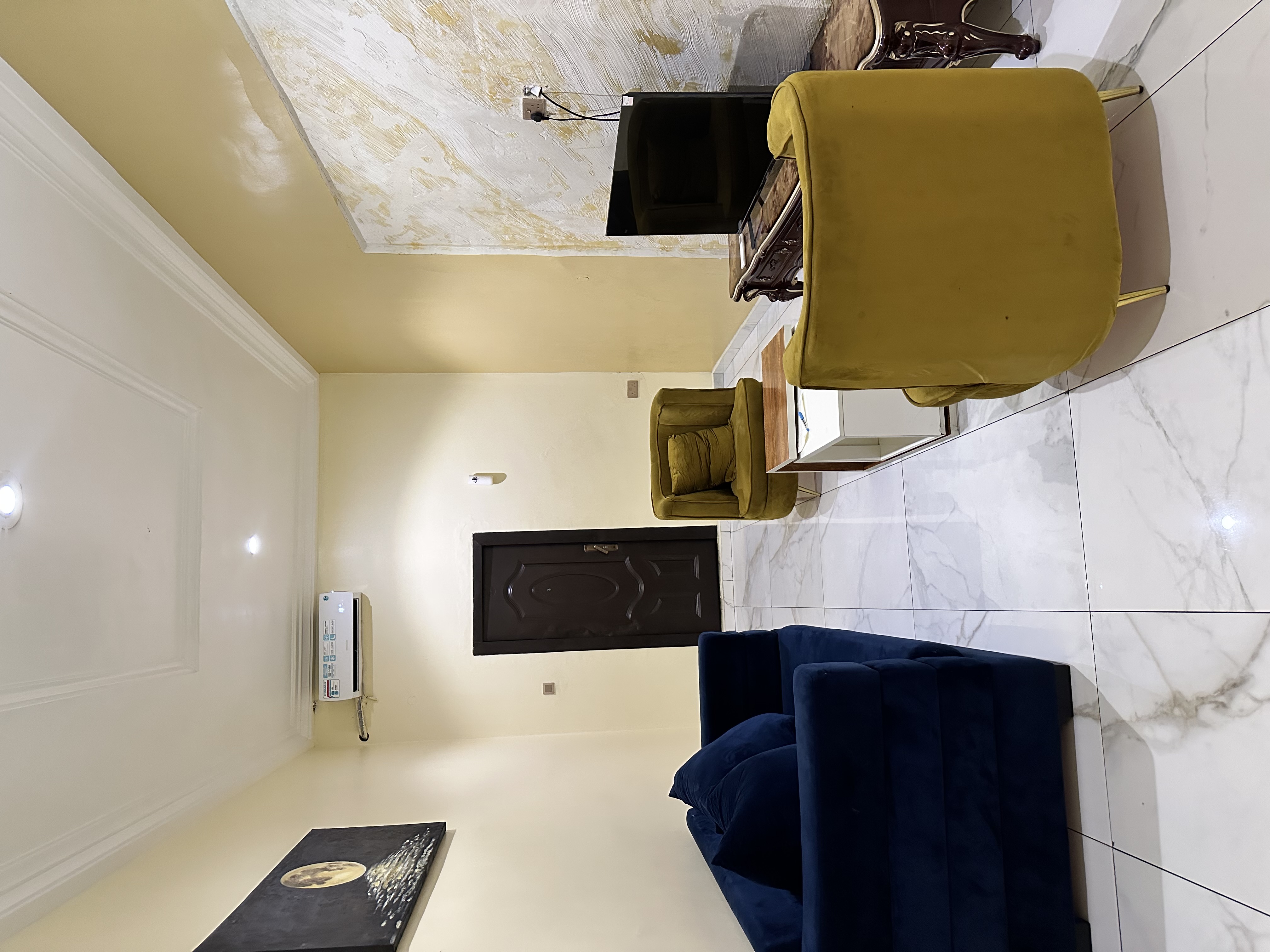 DE TYPICAL DOU (ONE BED WITH TWIN BED)